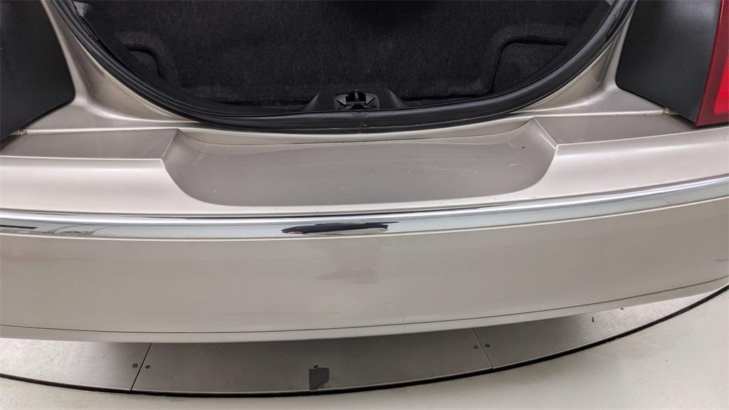 used 2002 Lincoln Town Car car, priced at $8,640