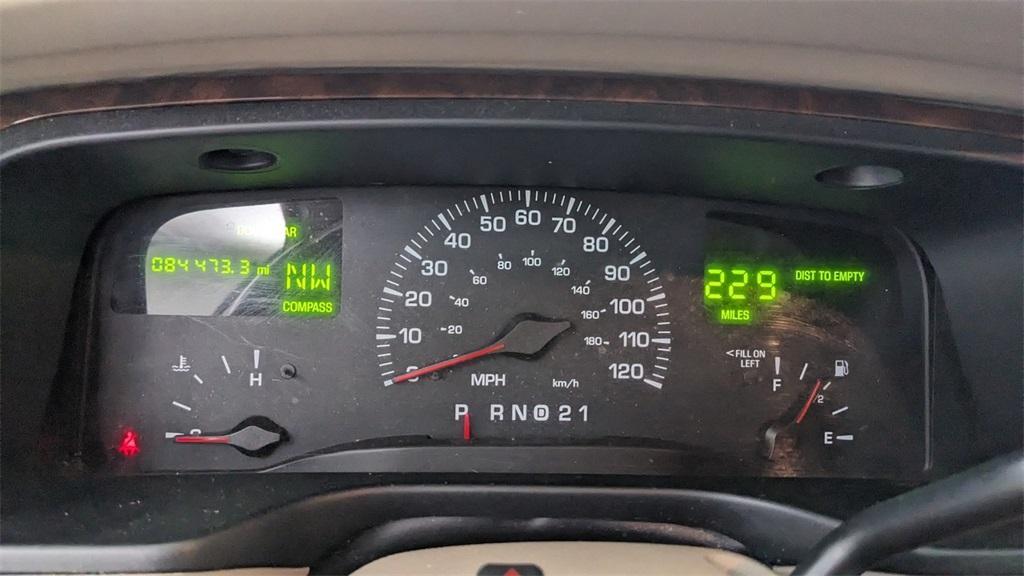 used 2002 Lincoln Town Car car, priced at $8,640