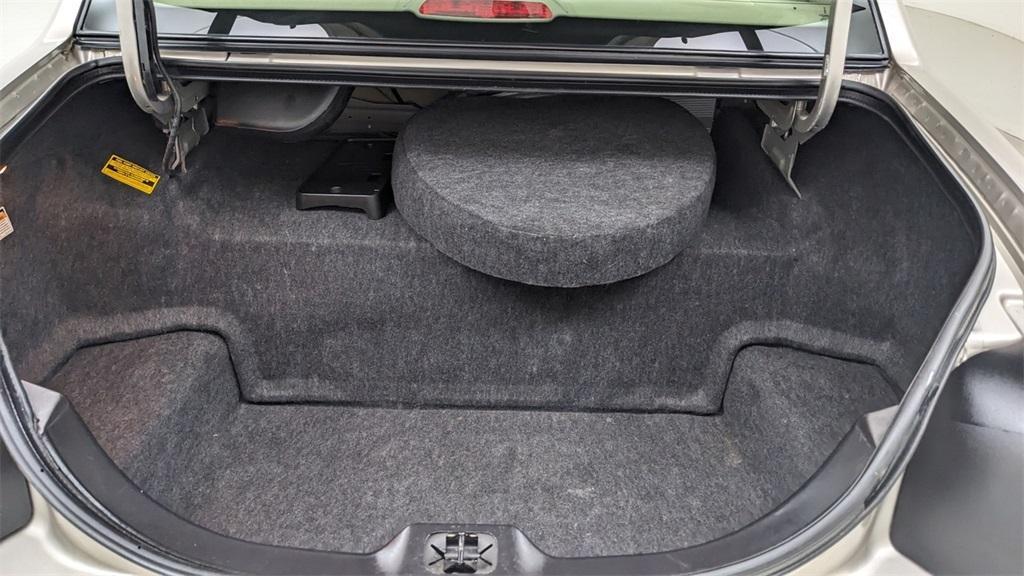 used 2002 Lincoln Town Car car, priced at $8,640