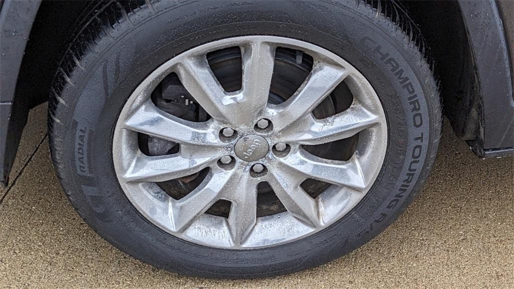 used 2015 Jeep Cherokee car, priced at $13,931