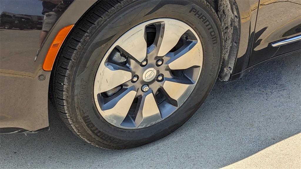 used 2018 Chrysler Pacifica Hybrid car, priced at $17,311