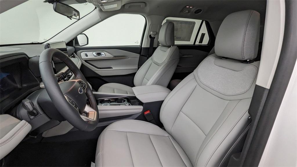 new 2025 Ford Explorer car, priced at $49,455