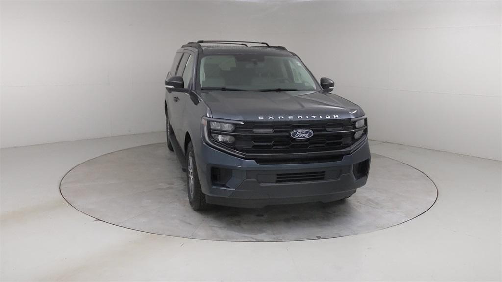 new 2025 Ford Expedition Max car, priced at $76,100