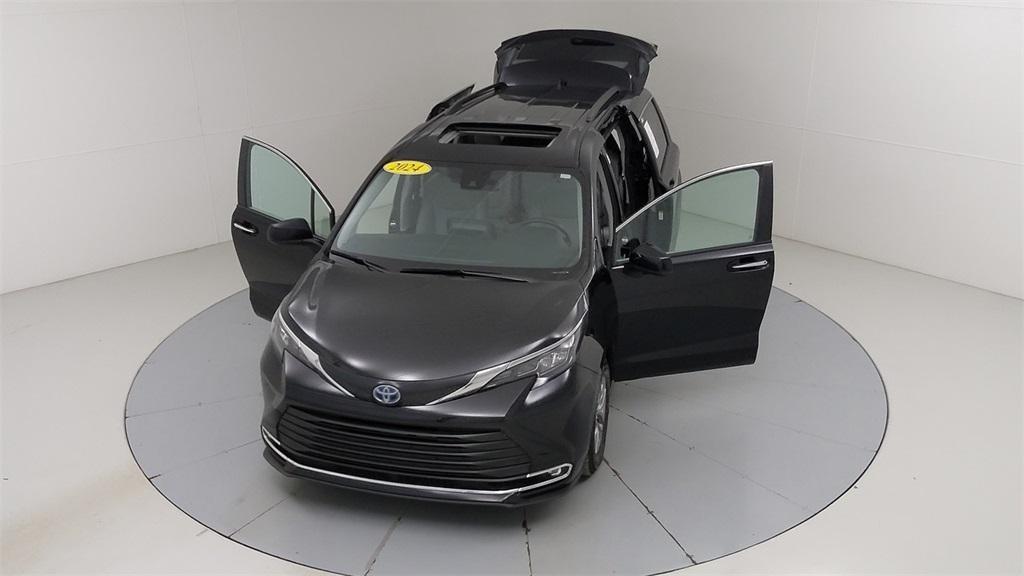 used 2024 Toyota Sienna car, priced at $45,436