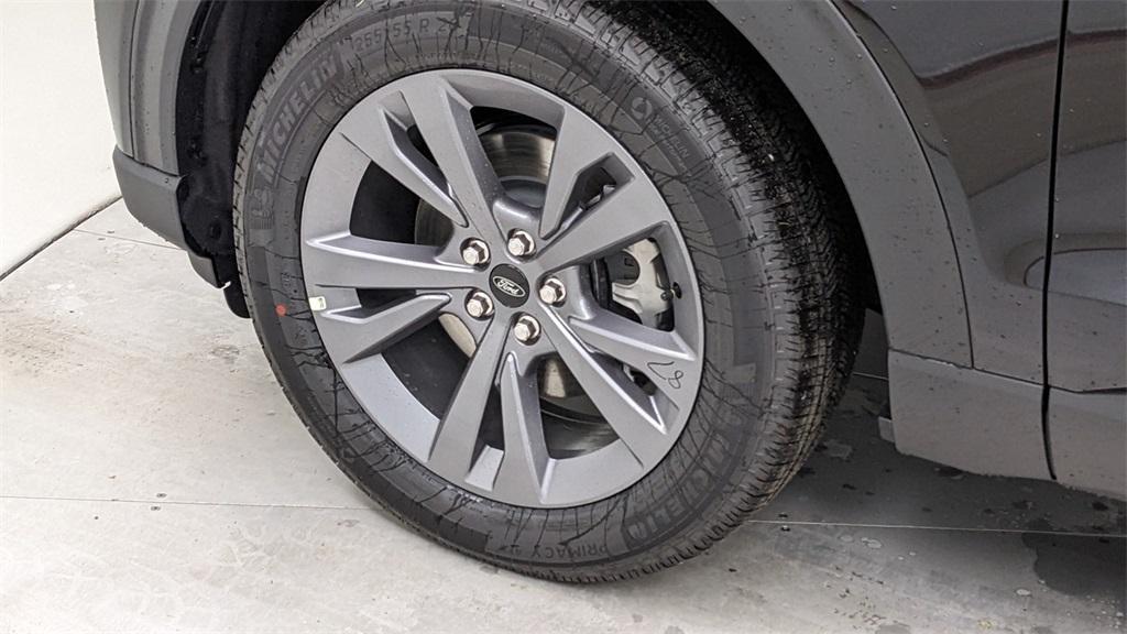 new 2025 Ford Explorer car, priced at $49,965