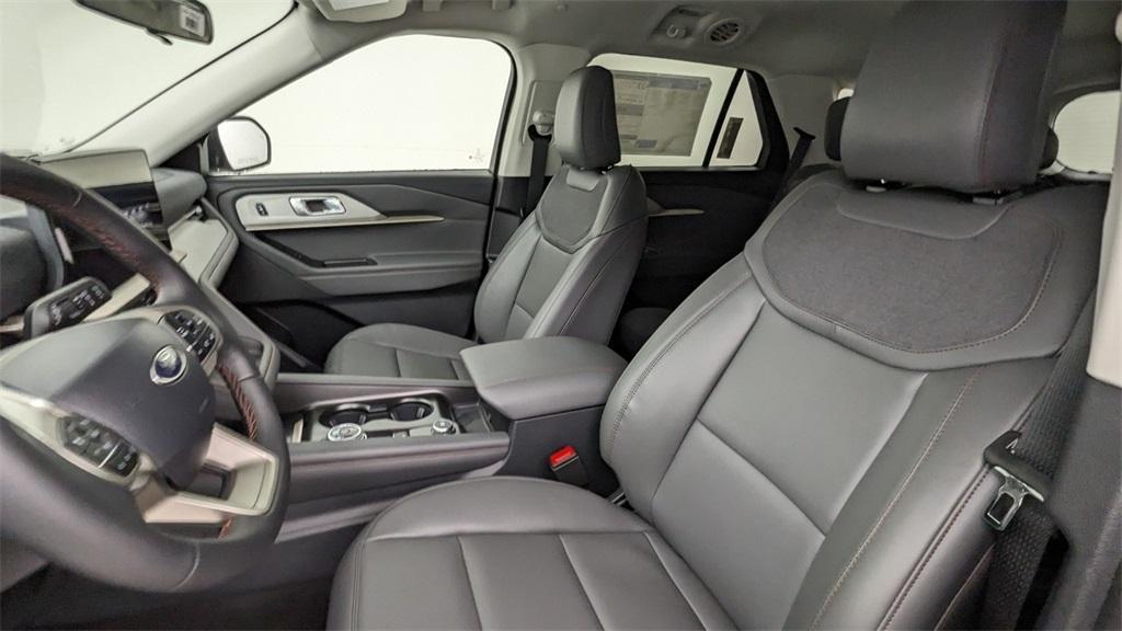 new 2025 Ford Explorer car, priced at $49,965