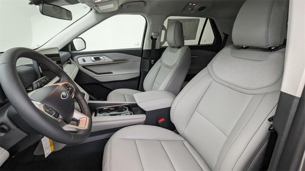 new 2025 Ford Explorer car, priced at $48,660