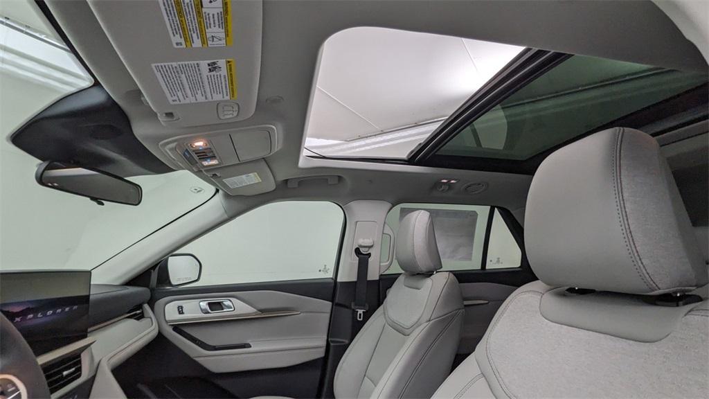 new 2025 Ford Explorer car, priced at $51,600