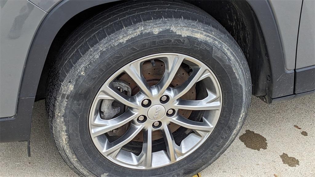 used 2021 Jeep Cherokee car, priced at $21,543