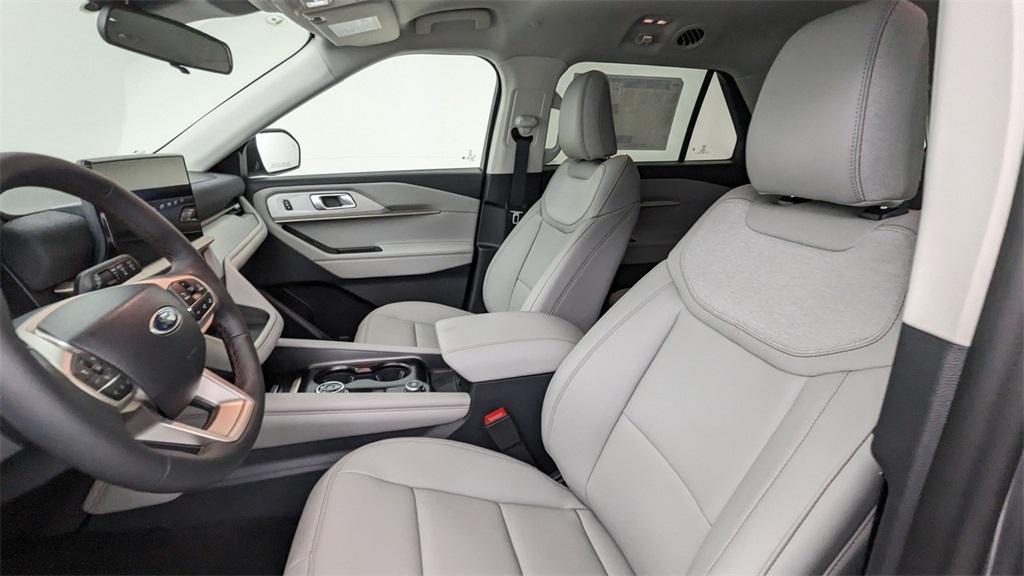 new 2025 Ford Explorer car, priced at $49,905