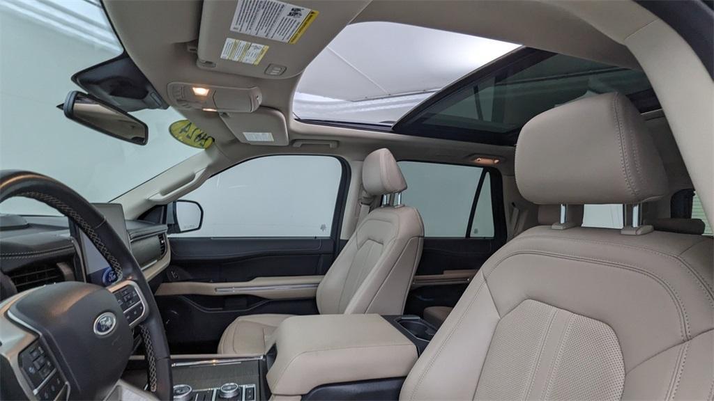 used 2024 Ford Expedition car, priced at $61,602