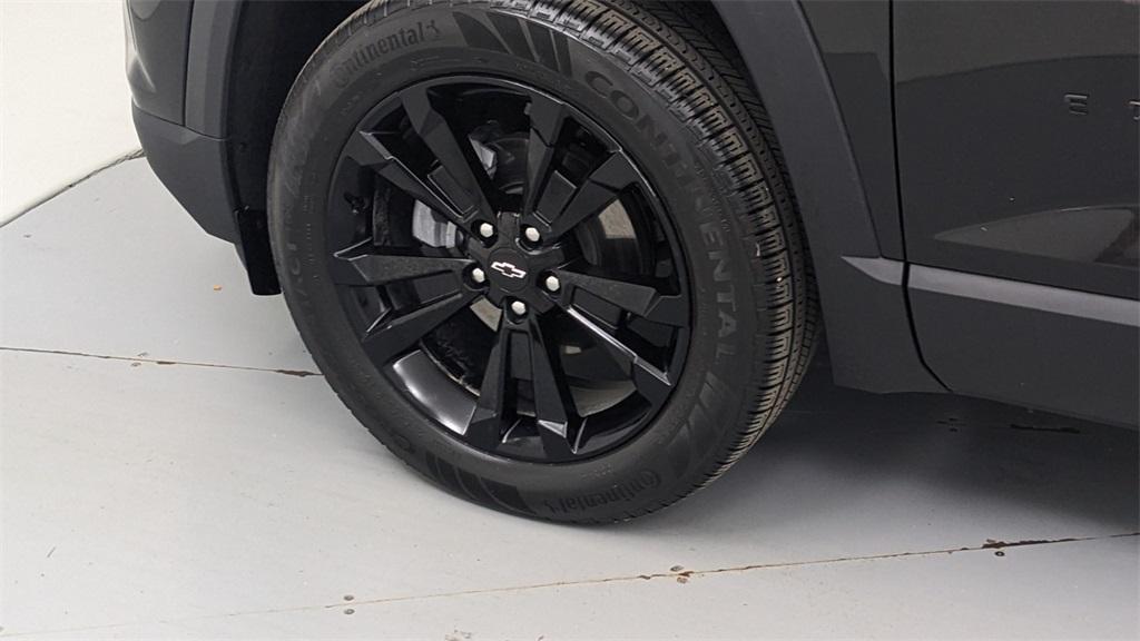 used 2025 Chevrolet Equinox car, priced at $35,315