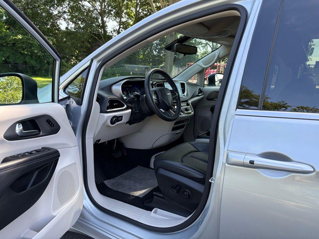 used 2023 Chrysler Pacifica car, priced at $21,458