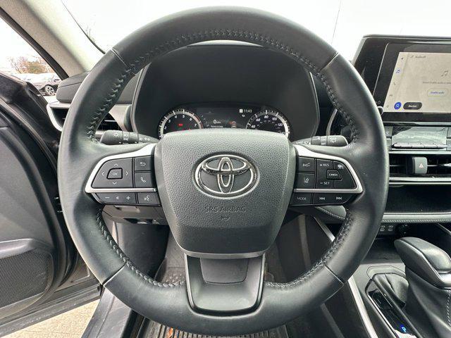 used 2023 Toyota Highlander car, priced at $35,000