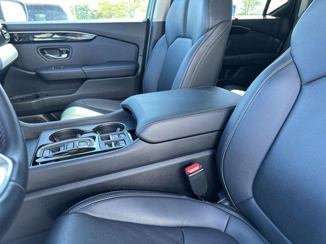 used 2025 Honda Pilot car, priced at $42,800