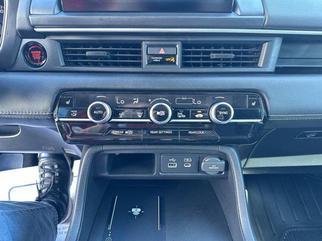 used 2025 Honda Pilot car, priced at $42,800