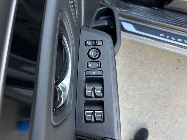 new 2025 Honda Pilot car, priced at $49,330