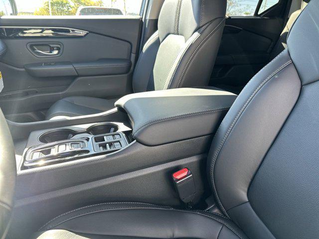 new 2025 Honda Pilot car, priced at $44,595