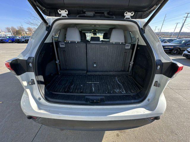 used 2021 Toyota Highlander car, priced at $28,000