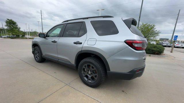 new 2025 Honda Pilot car, priced at $47,995