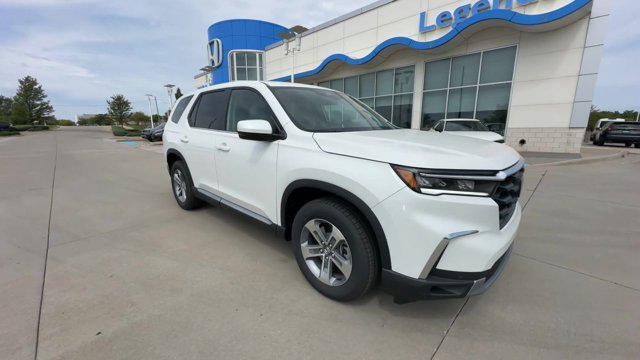 new 2025 Honda Pilot car, priced at $45,123