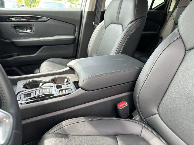 new 2025 Honda Pilot car, priced at $47,050