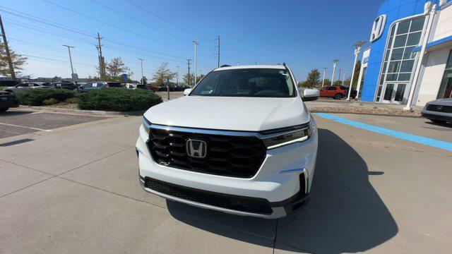 new 2025 Honda Pilot car, priced at $50,450