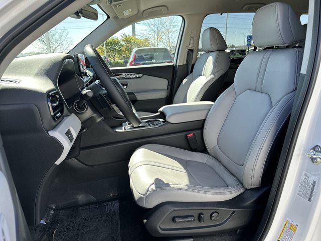 new 2025 Honda Pilot car, priced at $45,280