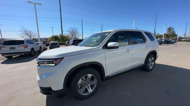new 2025 Honda Pilot car, priced at $45,280