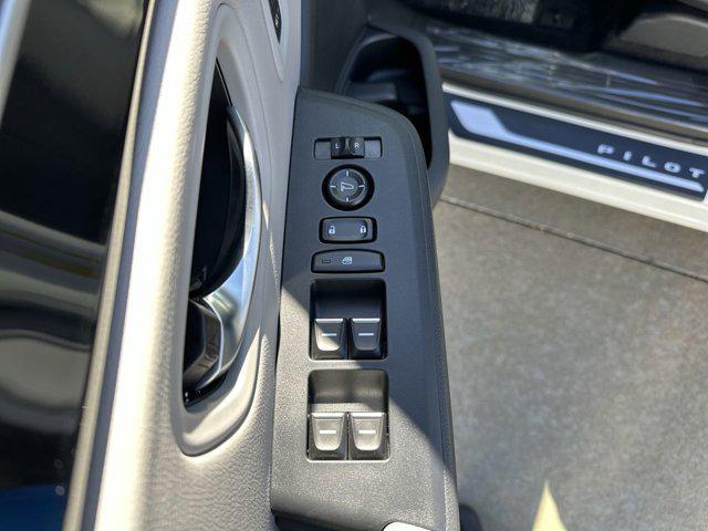 new 2025 Honda Pilot car, priced at $45,280