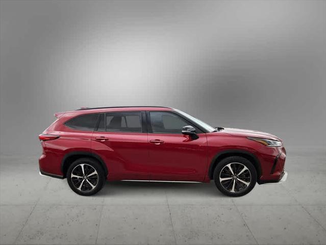 used 2022 Toyota Highlander car, priced at $34,986