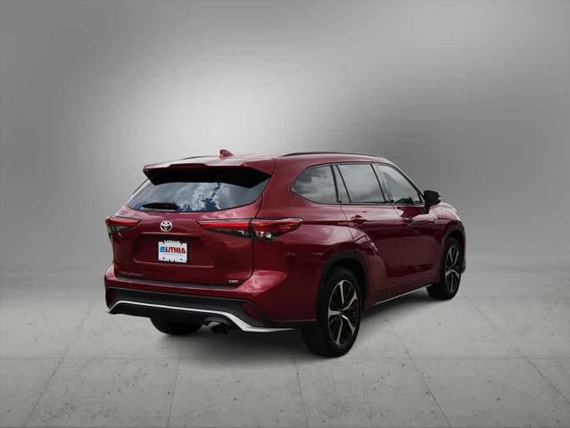 used 2022 Toyota Highlander car, priced at $34,986