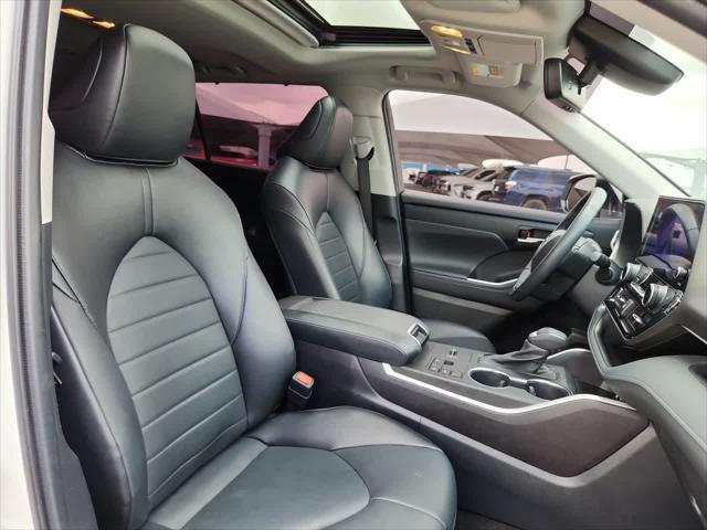 used 2023 Toyota Highlander car, priced at $39,986