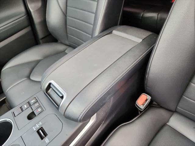 used 2023 Toyota Highlander car, priced at $39,986