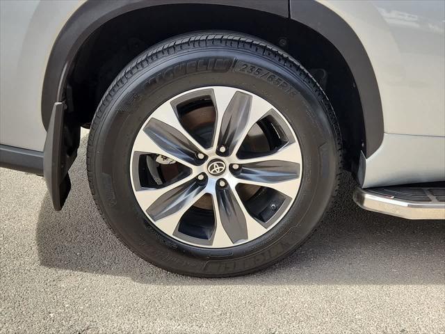 used 2023 Toyota Highlander car, priced at $36,986