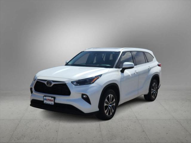 used 2022 Toyota Highlander car, priced at $33,986