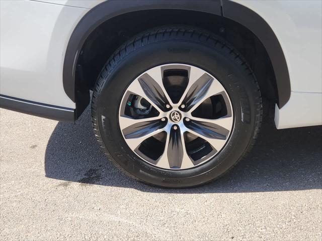 used 2022 Toyota Highlander car, priced at $33,986