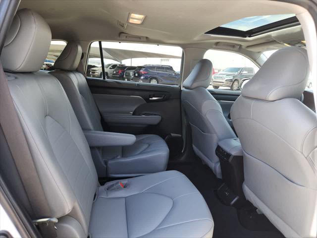 used 2022 Toyota Highlander car, priced at $33,986