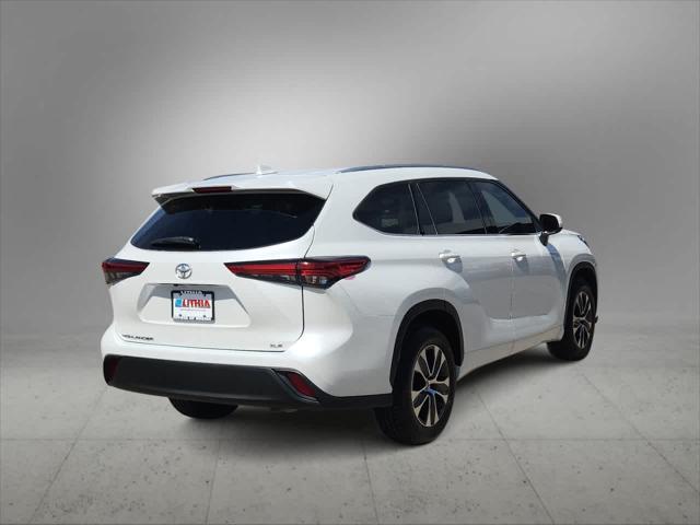 used 2022 Toyota Highlander car, priced at $33,986