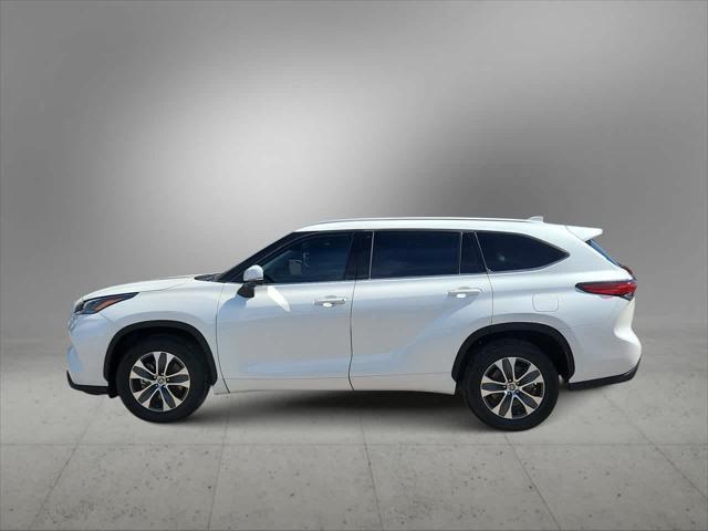 used 2022 Toyota Highlander car, priced at $33,986