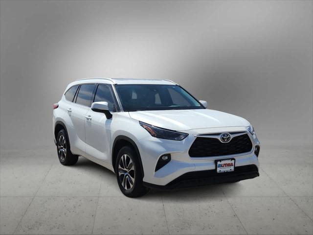 used 2022 Toyota Highlander car, priced at $33,986
