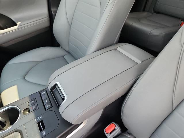 used 2022 Toyota Highlander car, priced at $33,986