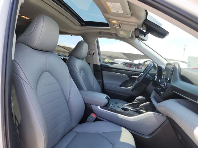 used 2022 Toyota Highlander car, priced at $33,986