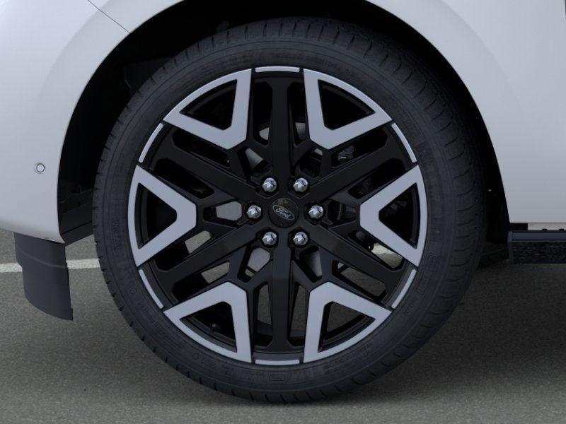 new 2025 Ford Expedition car, priced at $93,085