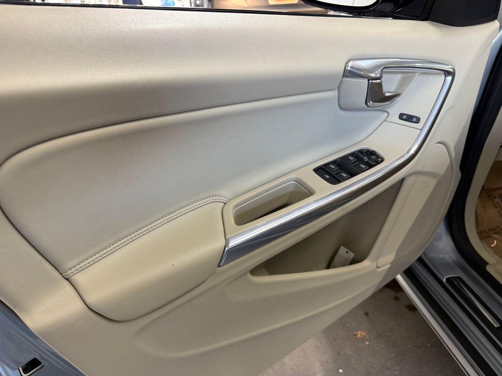 used 2016 Volvo V60 Cross Country car, priced at $11,988