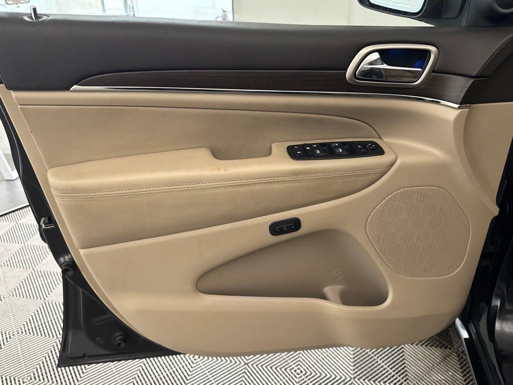 used 2015 Jeep Grand Cherokee car, priced at $16,250