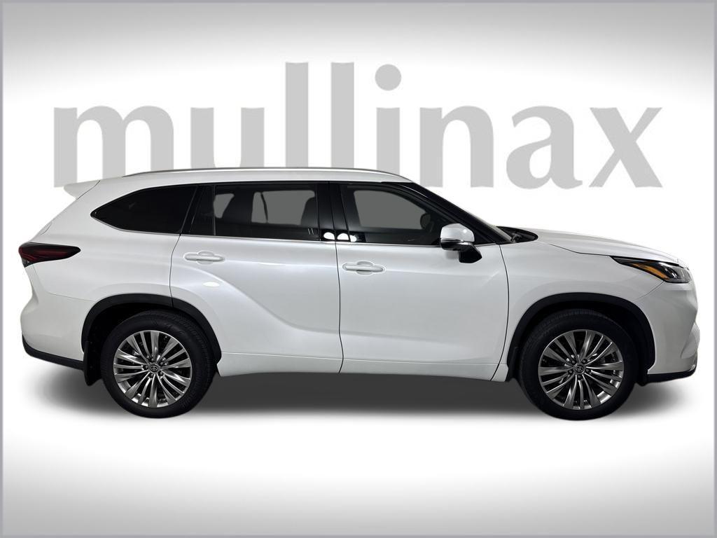 used 2024 Toyota Highlander car, priced at $50,900