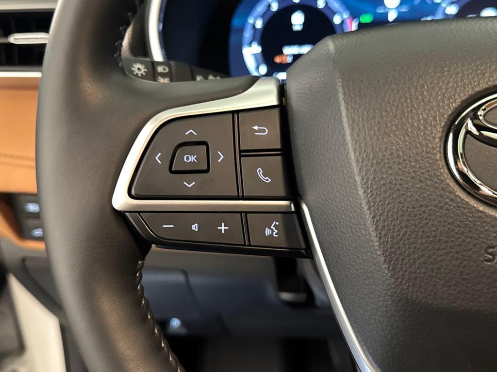 used 2024 Toyota Highlander car, priced at $50,900