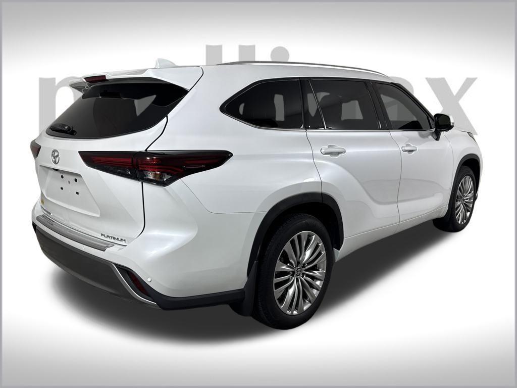 used 2024 Toyota Highlander car, priced at $50,900