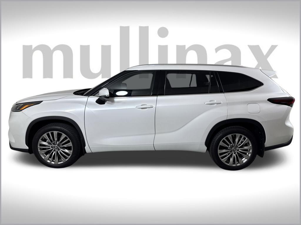 used 2024 Toyota Highlander car, priced at $50,900
